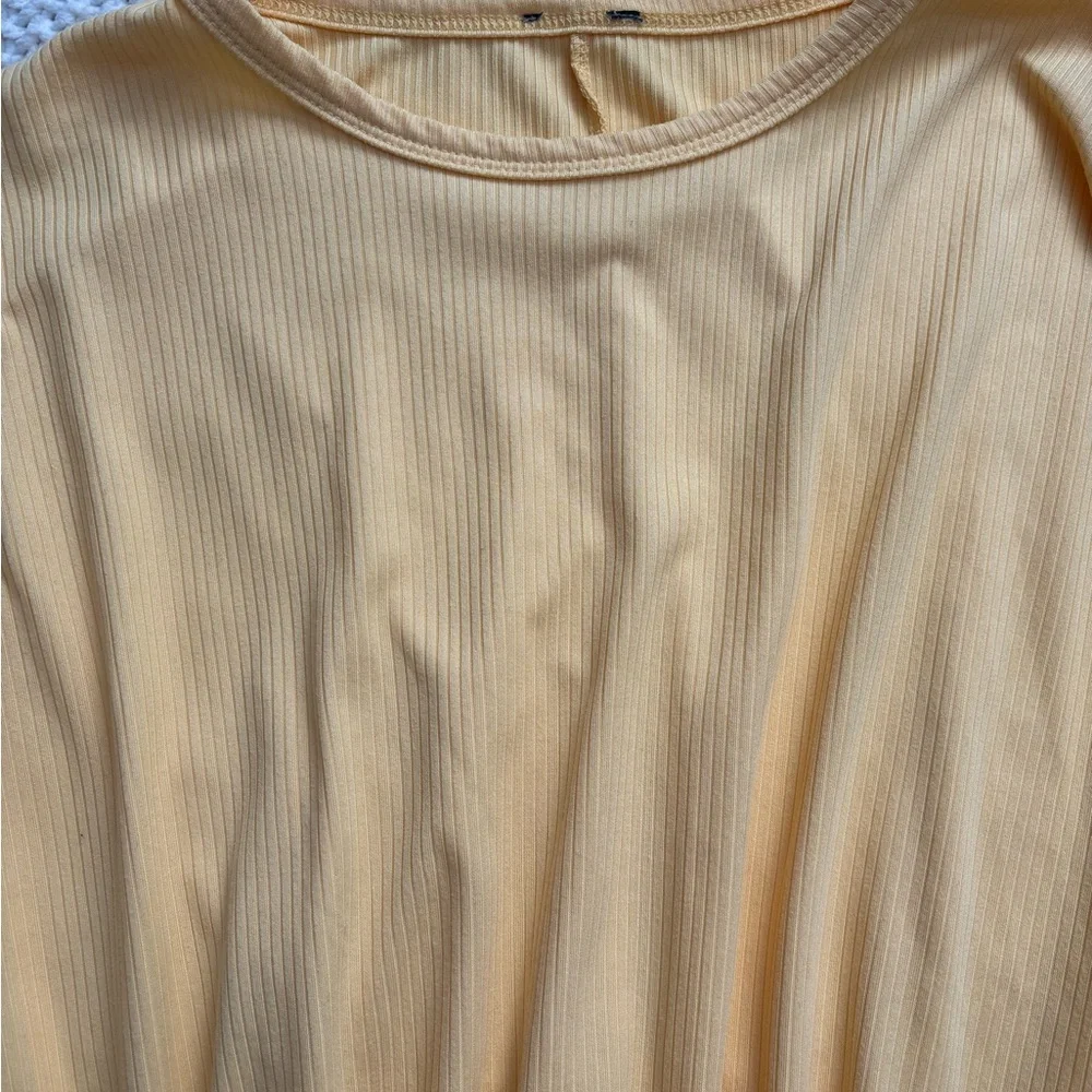 NWOT Yellow Ribbed Short Sleeve with Cinching at Bottom - Picture 3 of 3